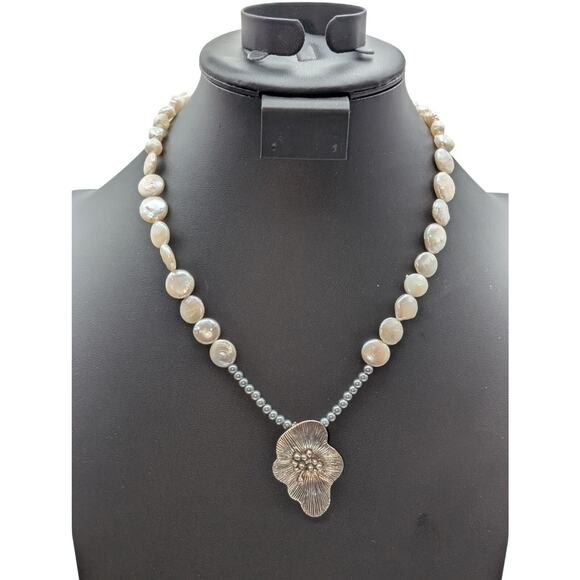 Coin Pearl Silver Tone Flower Pendant Silver Bead Toggle 20" Necklace - Picture 6 of 6